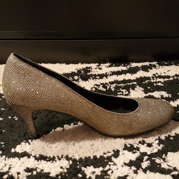 NINE WEST sz6.5 Silver/gunmetal Sparkle pumps - Picture 7 of 14